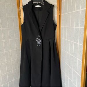 Fuyicheng Black Sleeveless A-Line Dress with Butterfly Embroidery, M